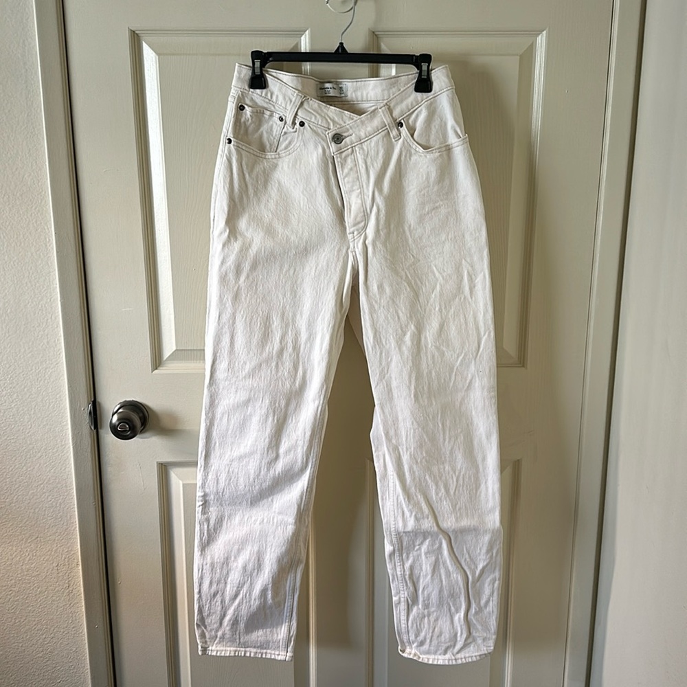 A&F The Dad High Rise in Cream